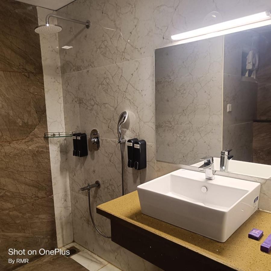 Astra Hotels & Suites Whitefield Near To Nallurahalli Metro Station And Ktpo バンガロール エクステリア 写真