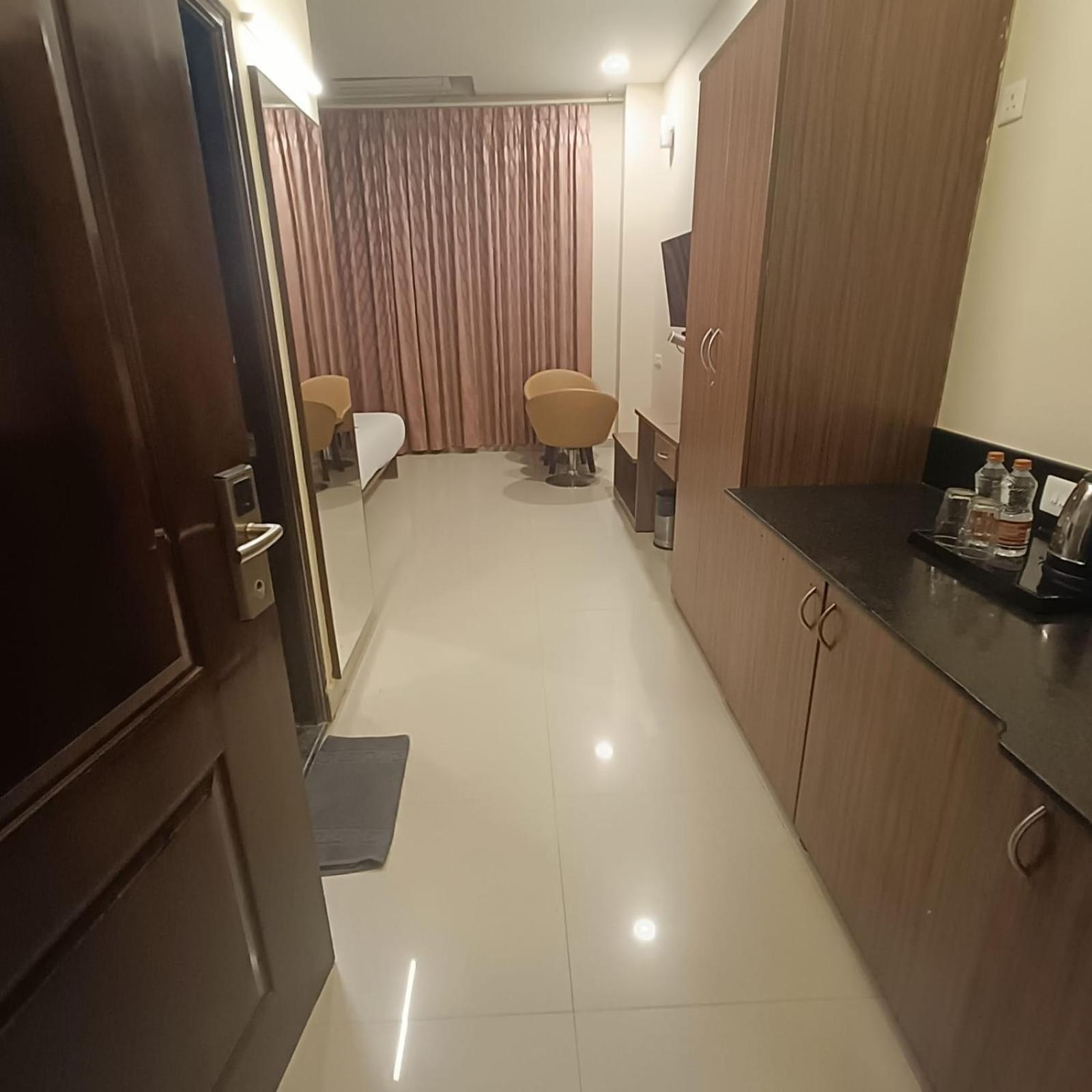 Astra Hotels & Suites Whitefield Near To Nallurahalli Metro Station And Ktpo バンガロール エクステリア 写真