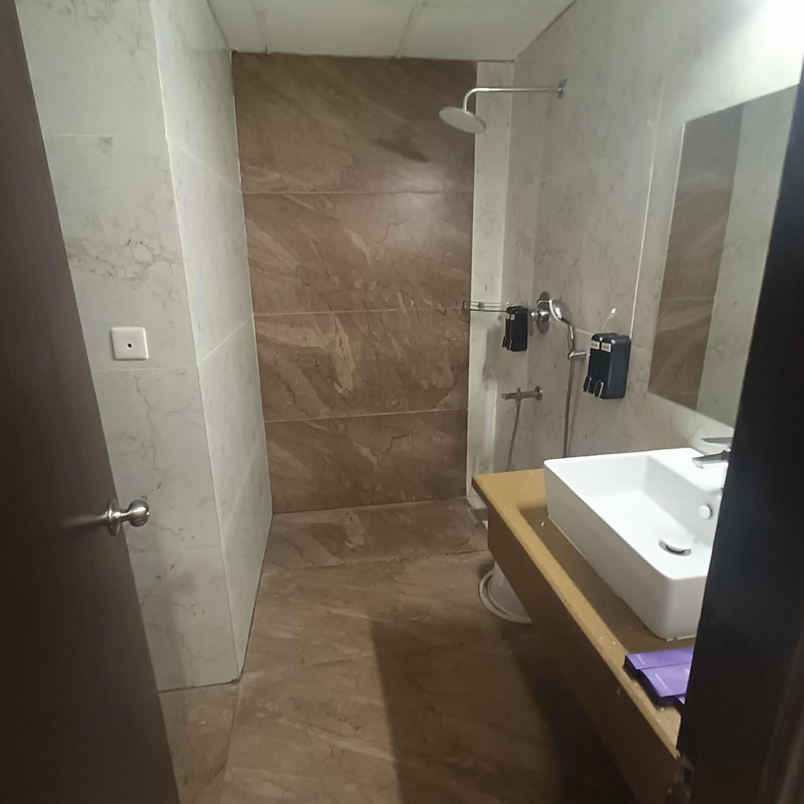 Astra Hotels & Suites Whitefield Near To Nallurahalli Metro Station And Ktpo バンガロール エクステリア 写真